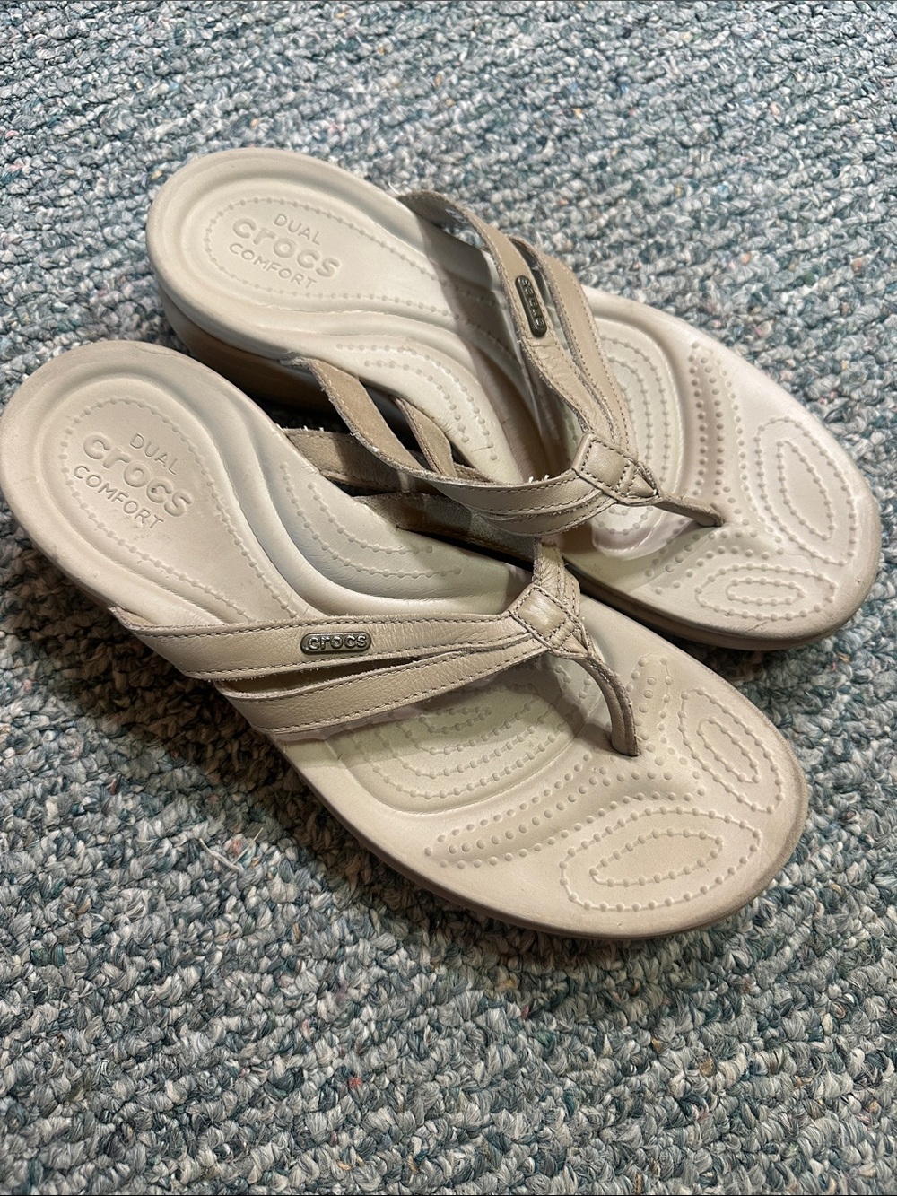 Crocs Beige Dual Comfort Thong Sandals Flip Flops - Picture 2 of 4